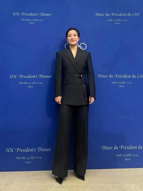 贾玲又瘦了,贾玲又瘦了美到认不出